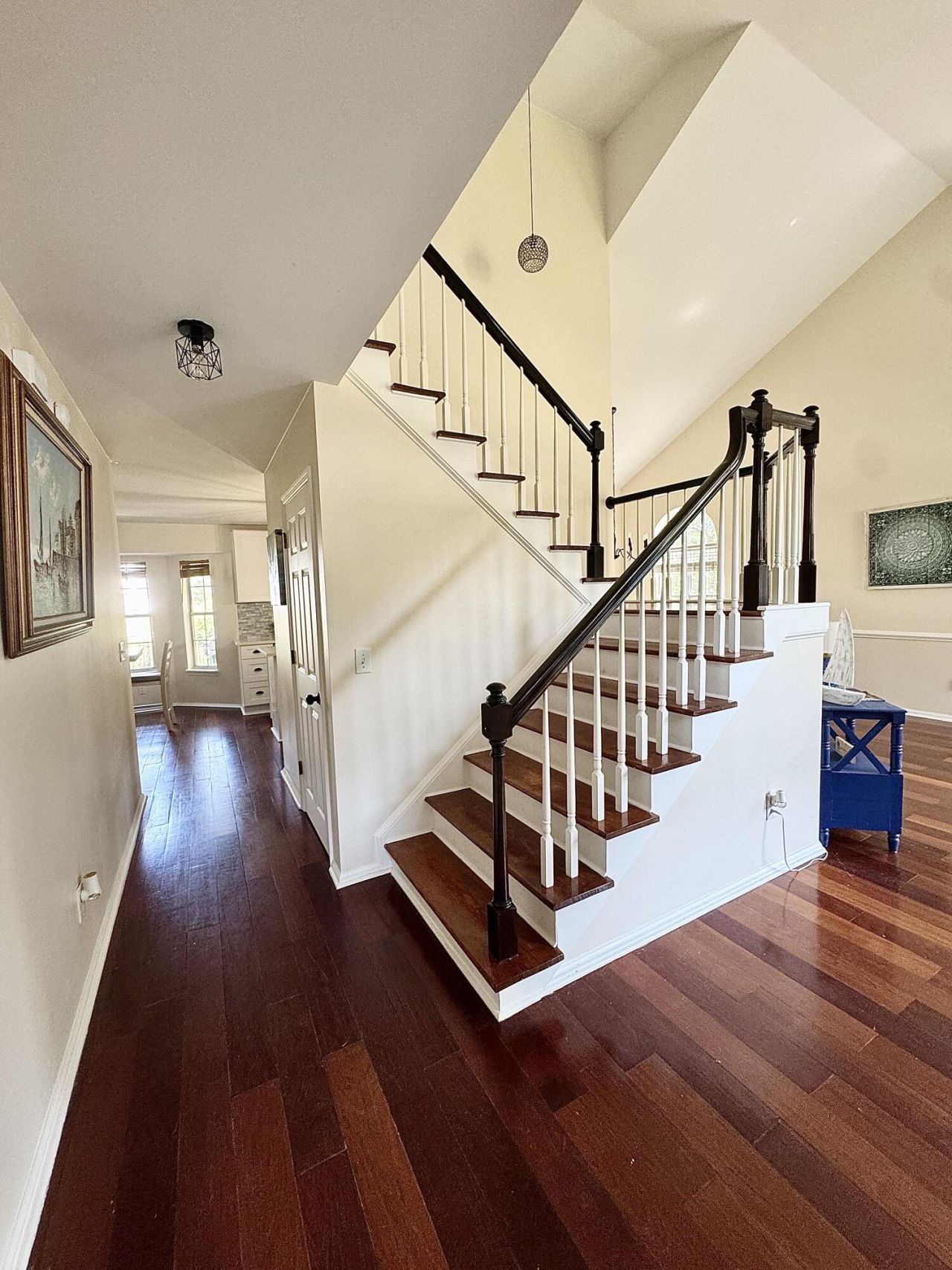 1901 Oak Tree Lane Photo 8