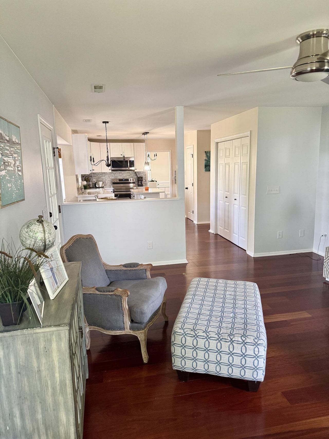 1901 Oak Tree Lane Photo 9