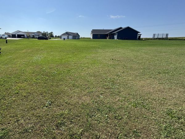 106 Carolyn Ct, Eden, WI 53019