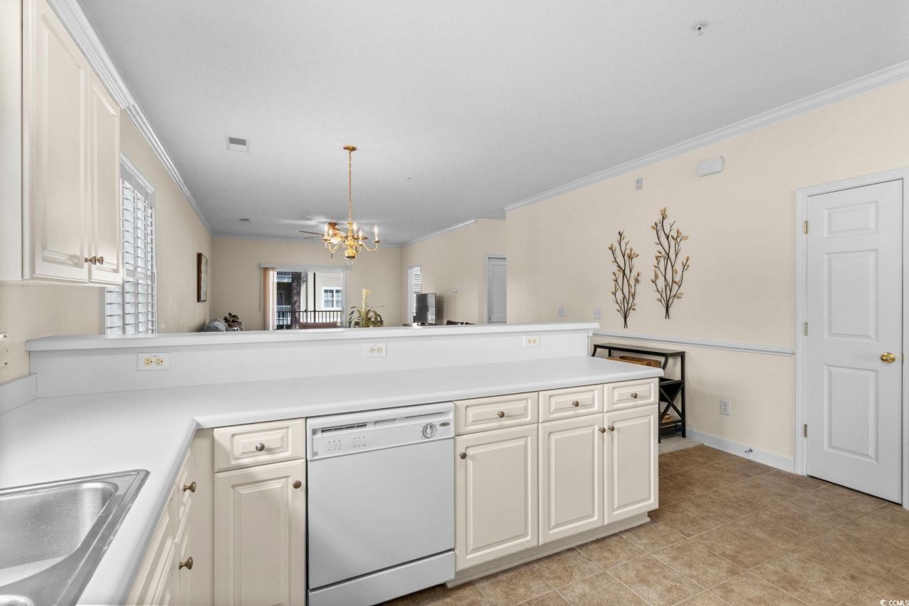 208 Castle Dr. Photo 15