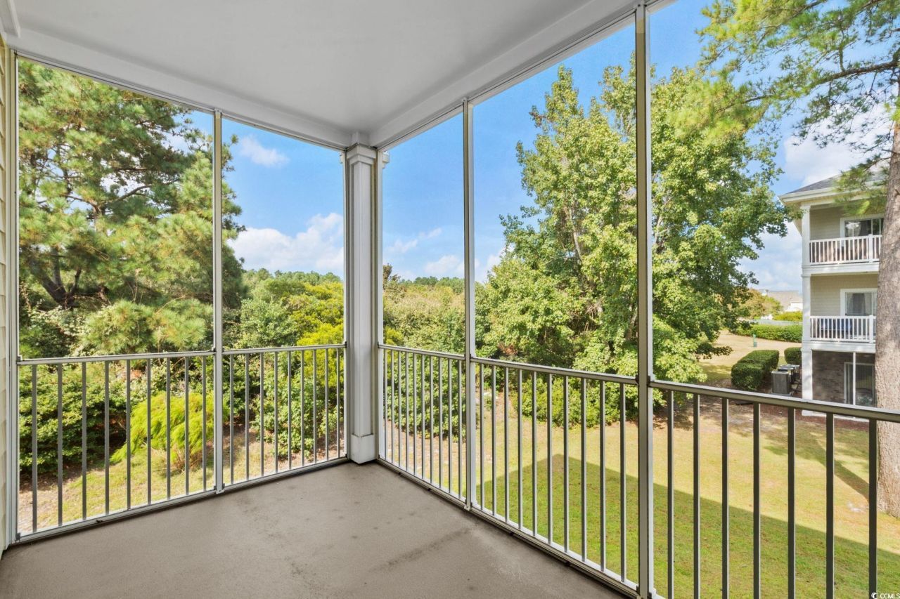 208 Castle Dr. Photo 17