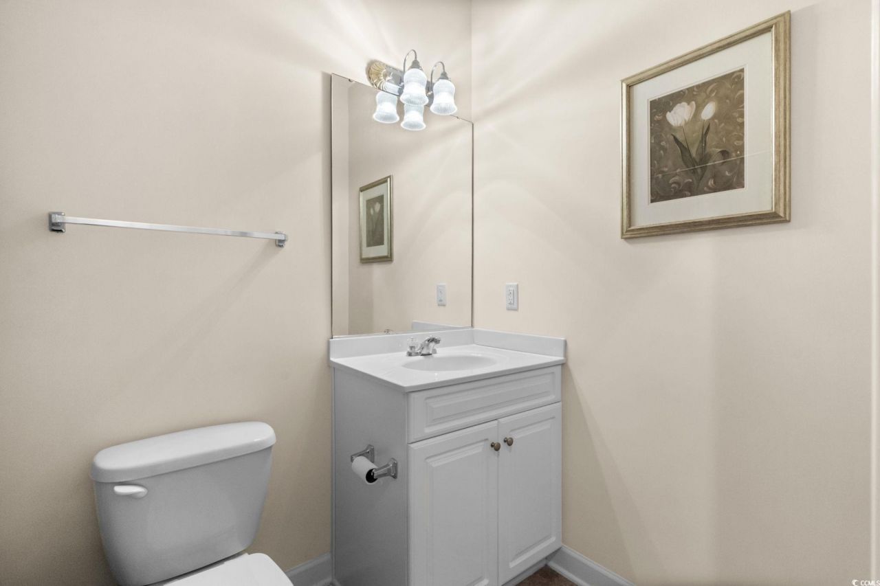 208 Castle Dr. Photo 27