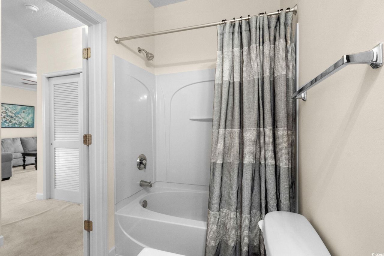 208 Castle Dr. Photo 28