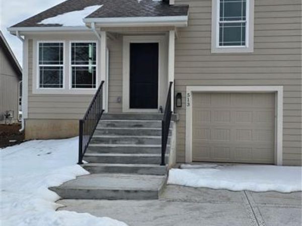 513 W Smith Street, Spring Hill, KS 66083