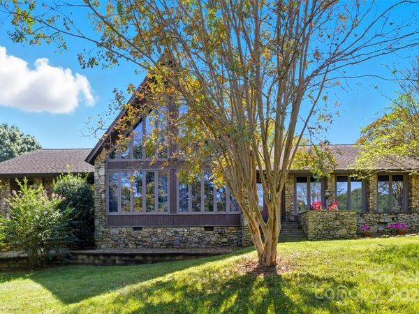 1515 Heatherloch Drive, Gastonia, NC 28054