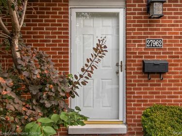 27962 Eastwick square, Roseville, MI 48066