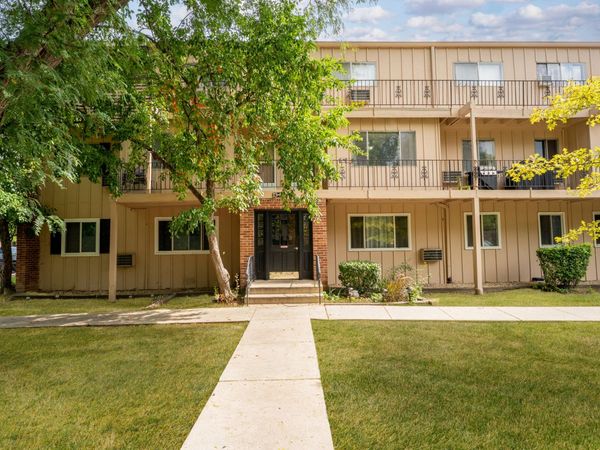 2504 Algonquin Road, Unit 14, Rolling Meadows, IL 60008