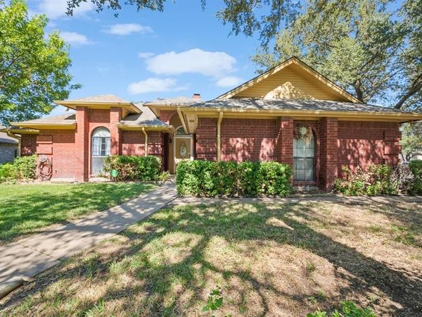 153 Sandlewood Lane, Burleson, TX 76028