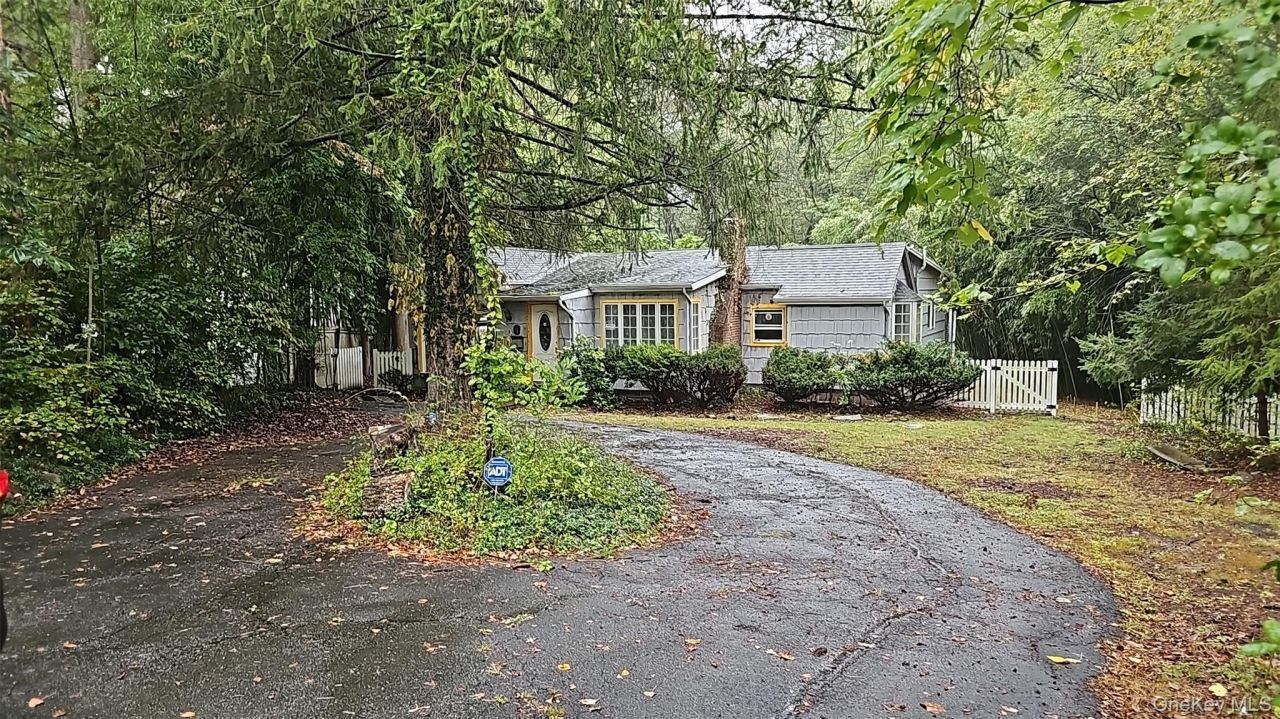 76 New Valley Road, New City, NY 10956 Main Photo