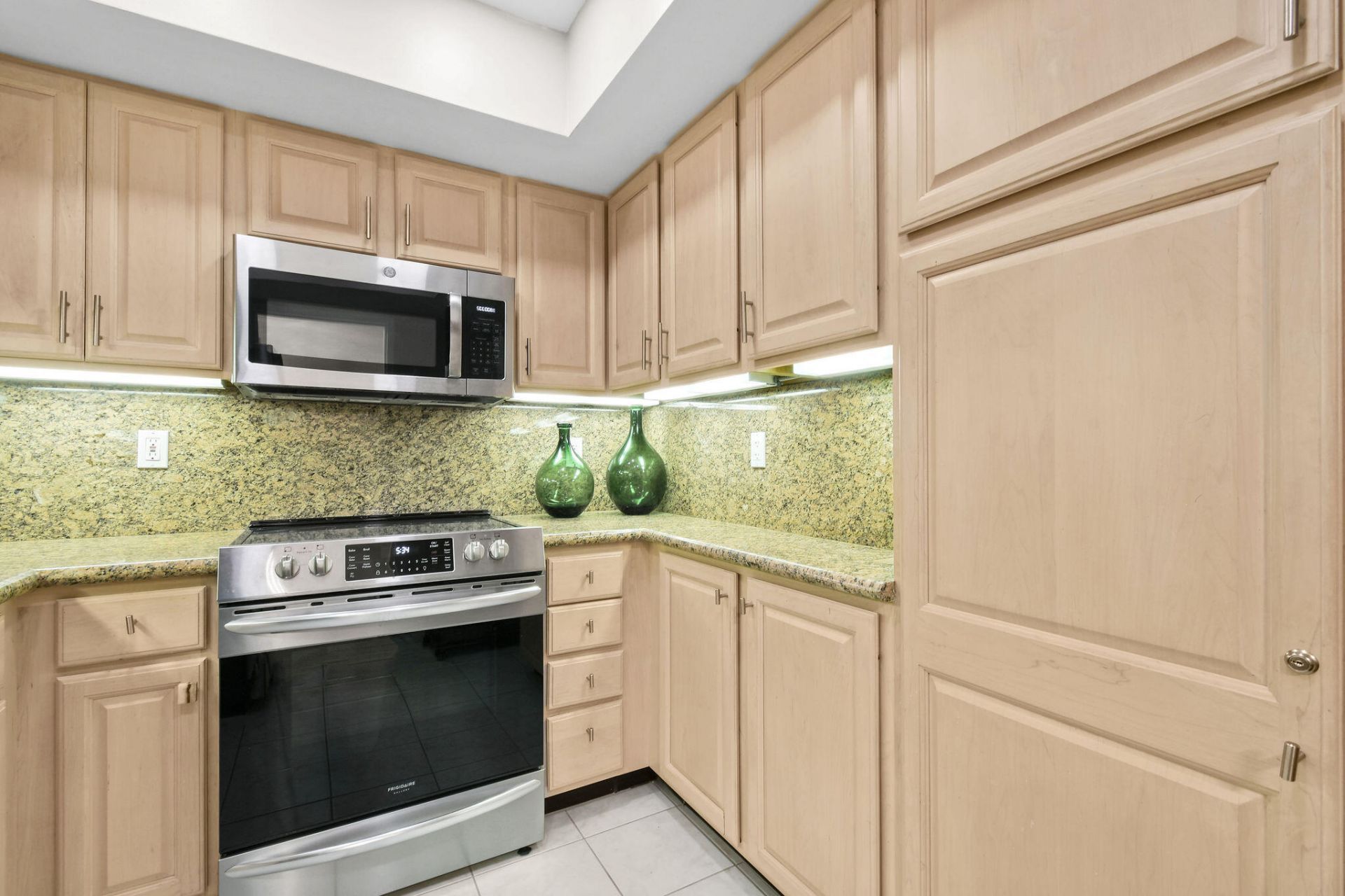 227 Brazilian Avenue, Unit 2h, Palm Beach, FL 33480 Photo
