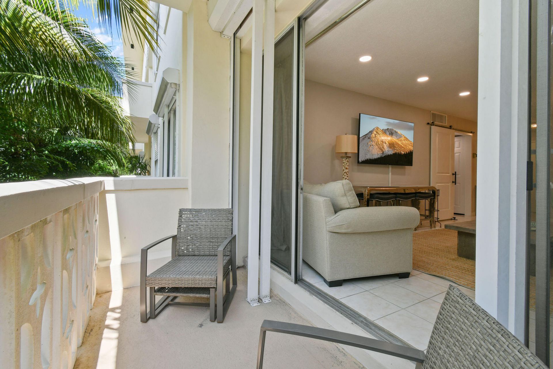 227 Brazilian Avenue, Unit 2h, Palm Beach, FL 33480 Photo