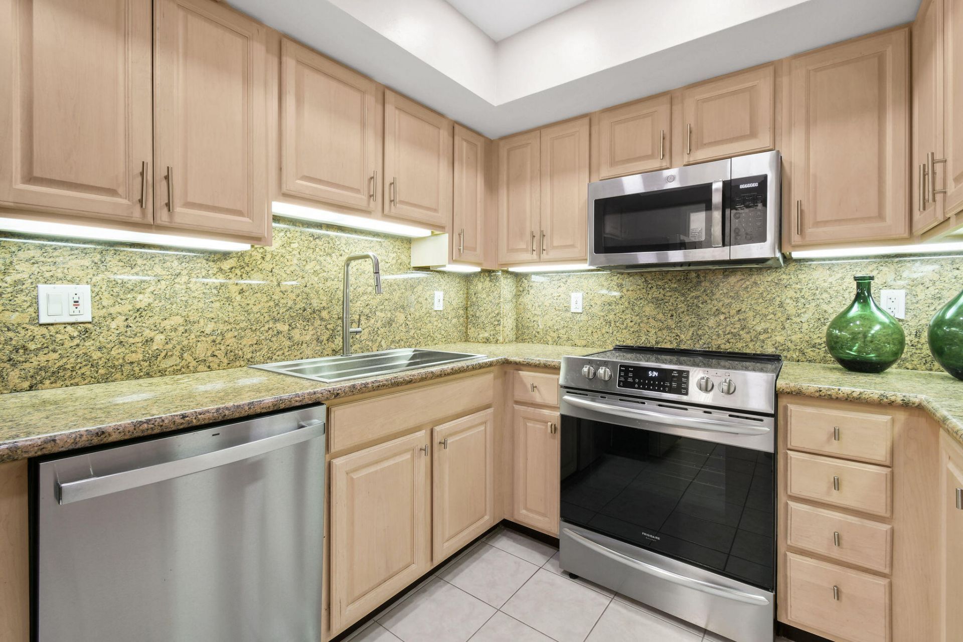 227 Brazilian Avenue, Unit 2h, Palm Beach, FL 33480 Photo