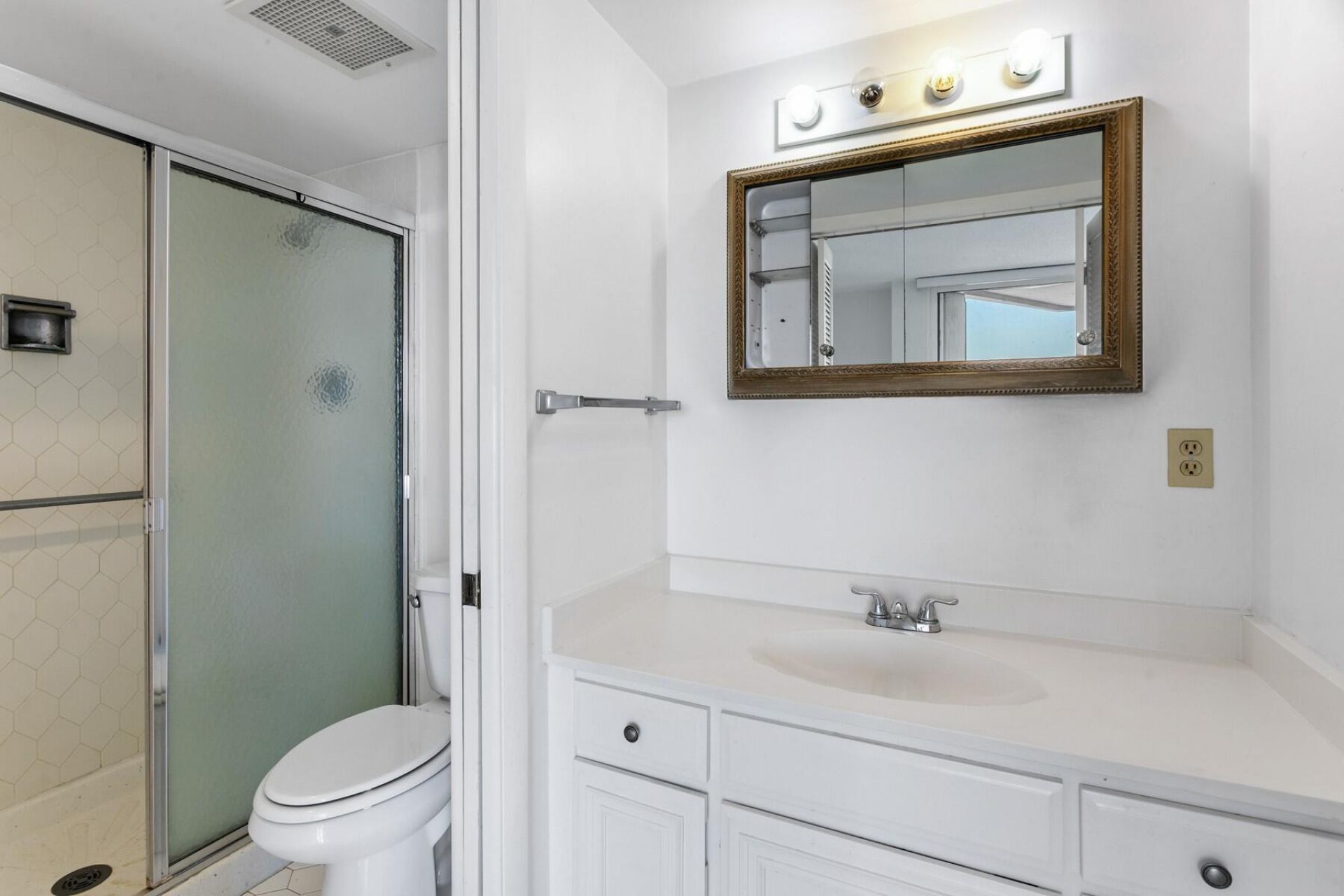 2425 Presidential Way, Unit 1703, West Palm Beach, FL 33401 Photo