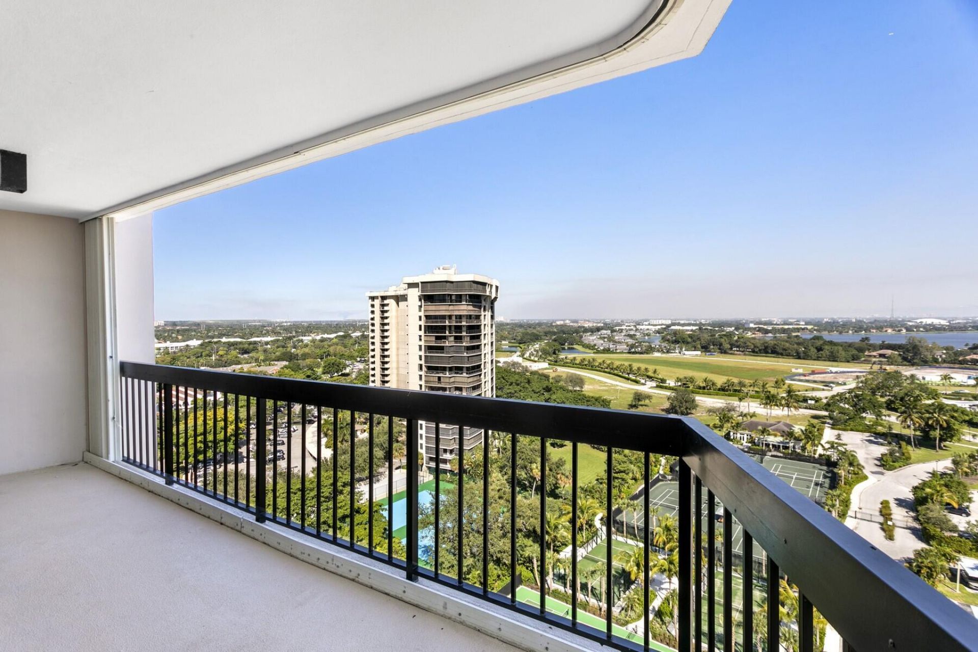 2425 Presidential Way, Unit 1703, West Palm Beach, FL 33401 Photo