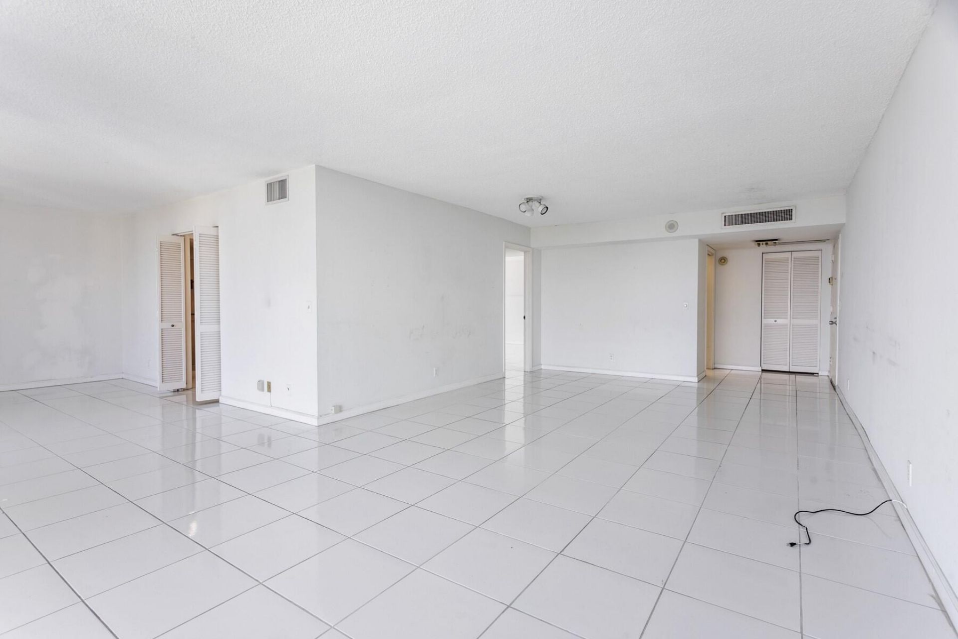 2425 Presidential Way, Unit 1703, West Palm Beach, FL 33401 Photo