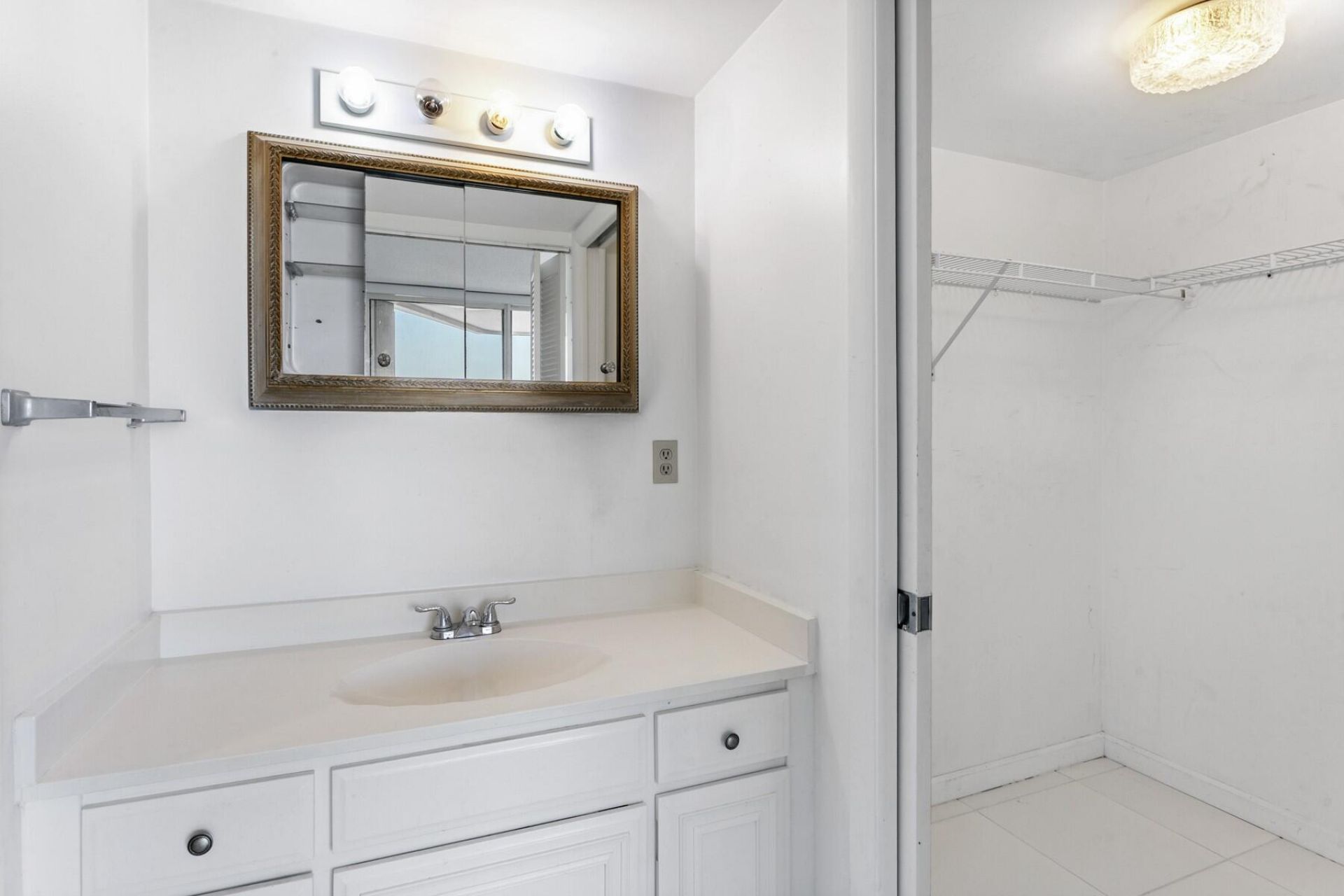 2425 Presidential Way, Unit 1703, West Palm Beach, FL 33401 Photo