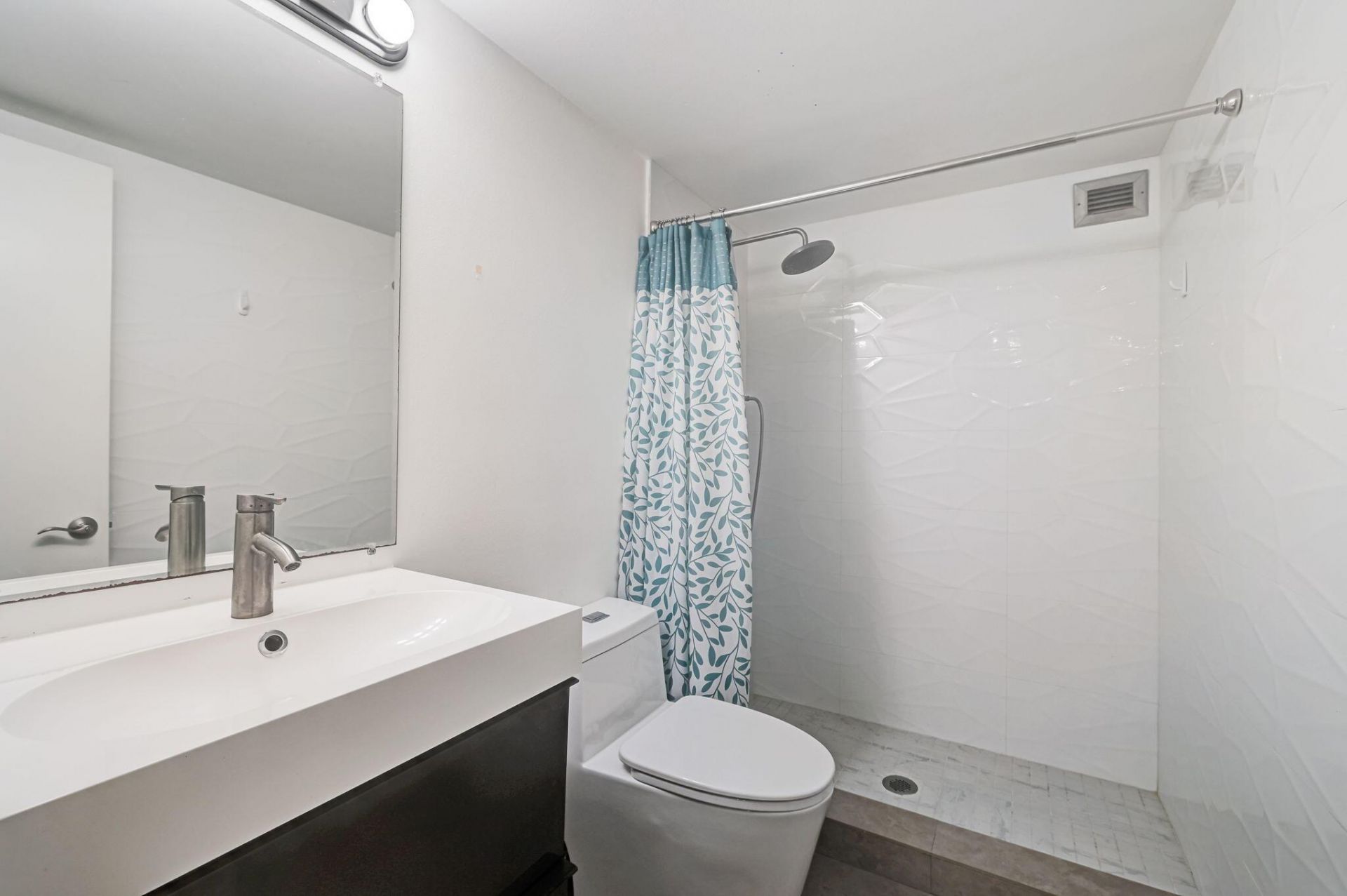 400 Leslie Drive, Unit 807, Hallandale Beach, FL 33009 Photo