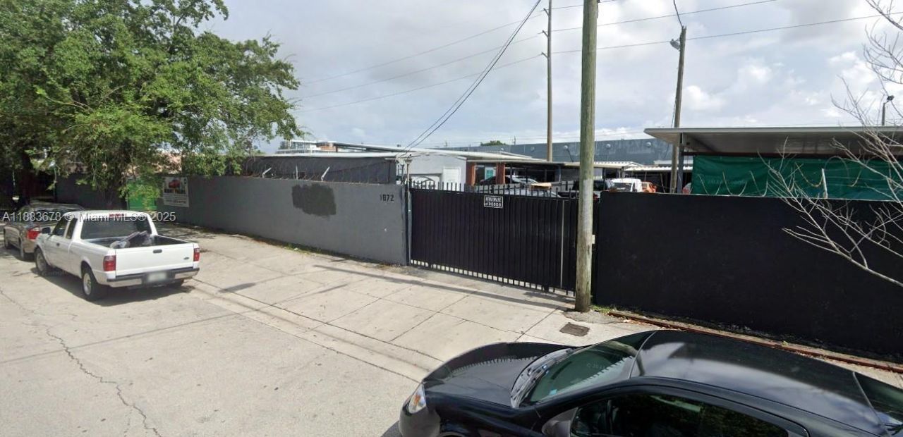 1880 NW 23rd St, Miami, FL 33142 Photo