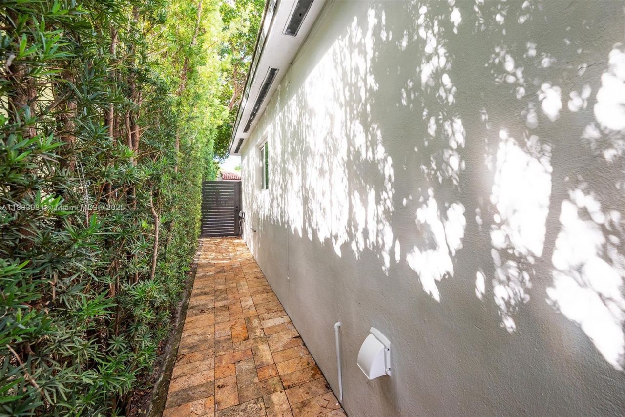 335 Romano Ave, Coral Gables, FL 33134 Photo