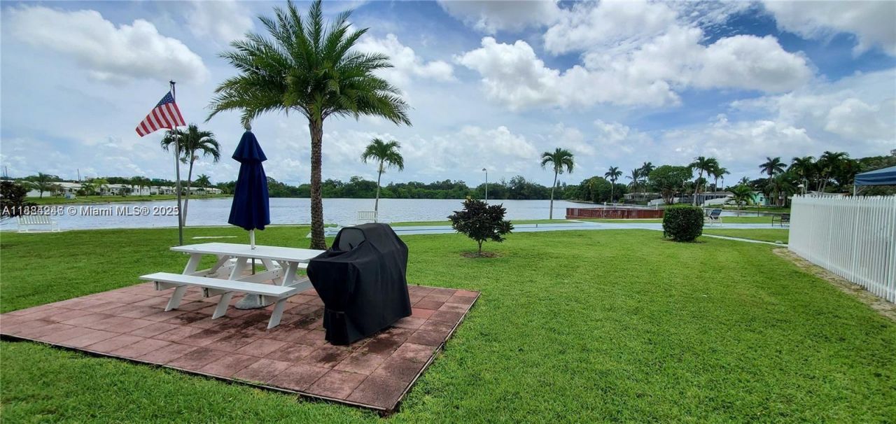 2300 Park Ln, Unit 211, Hollywood, FL 33021 Photo