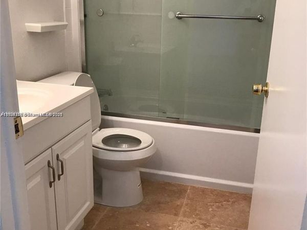 10288 NW 9th St Cir, Unit 205, Miami, FL 33172