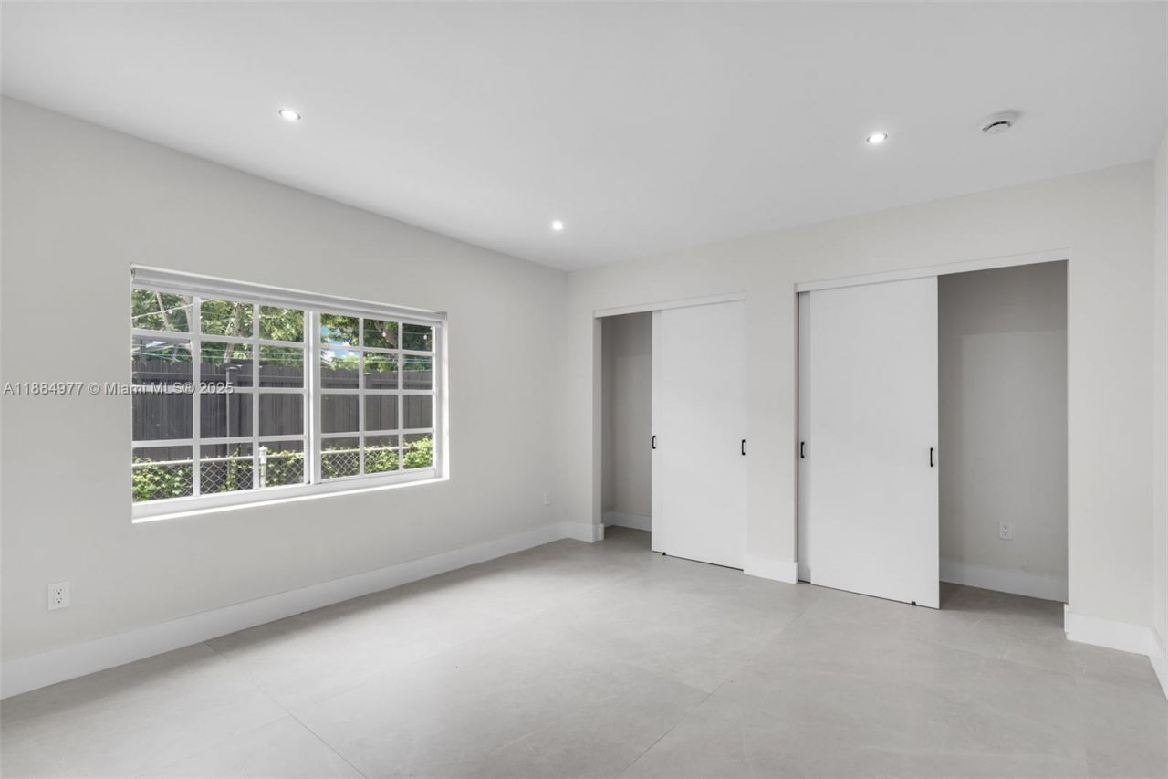 323 NW 104th Ter, Miami, FL 33150 Photo