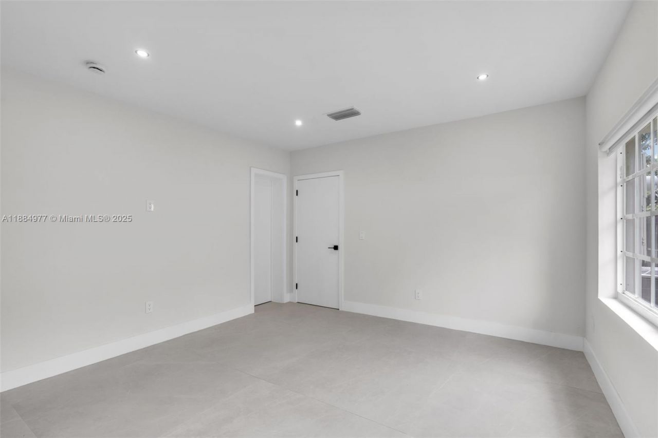 323 NW 104th Ter, Miami, FL 33150 Photo