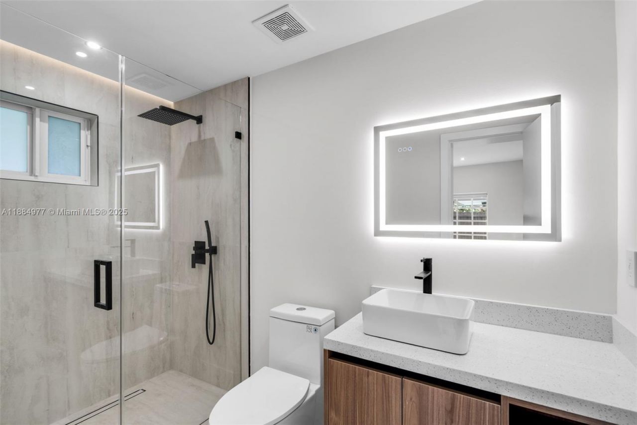 323 NW 104th Ter, Miami, FL 33150 Photo