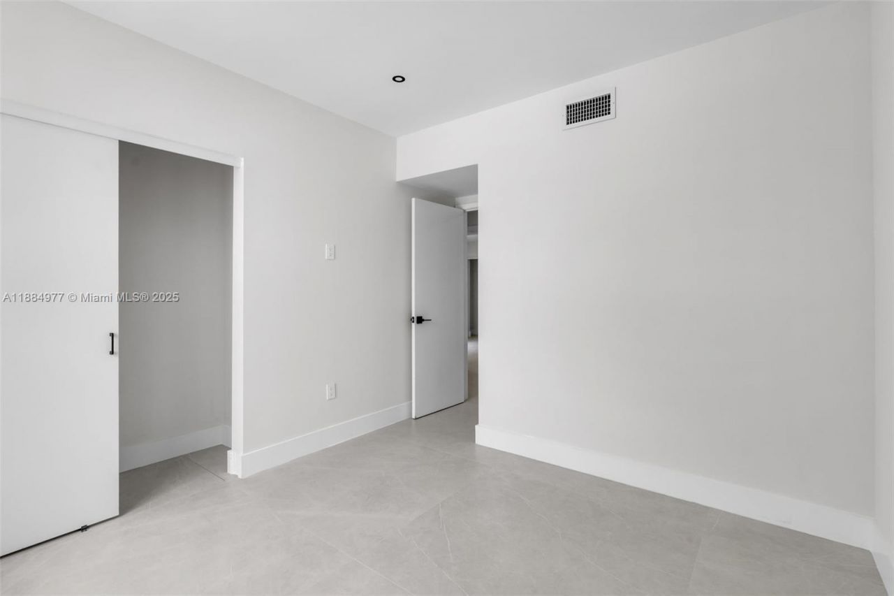 323 NW 104th Ter, Miami, FL 33150 Photo