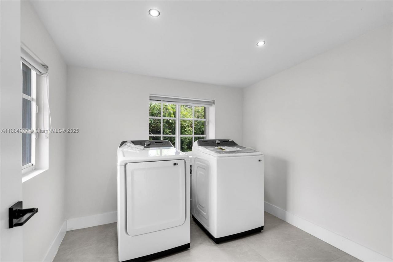 323 NW 104th Ter, Miami, FL 33150 Photo