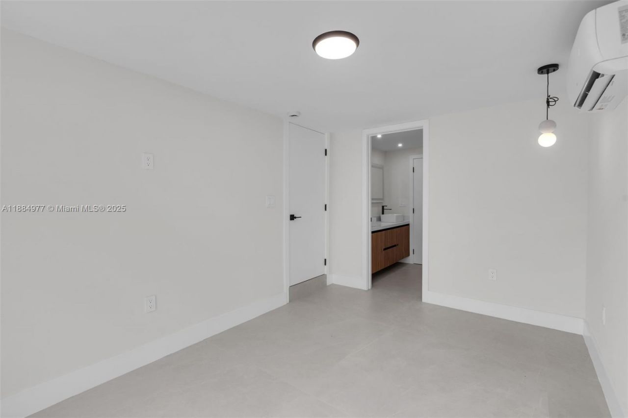 323 NW 104th Ter, Miami, FL 33150 Photo