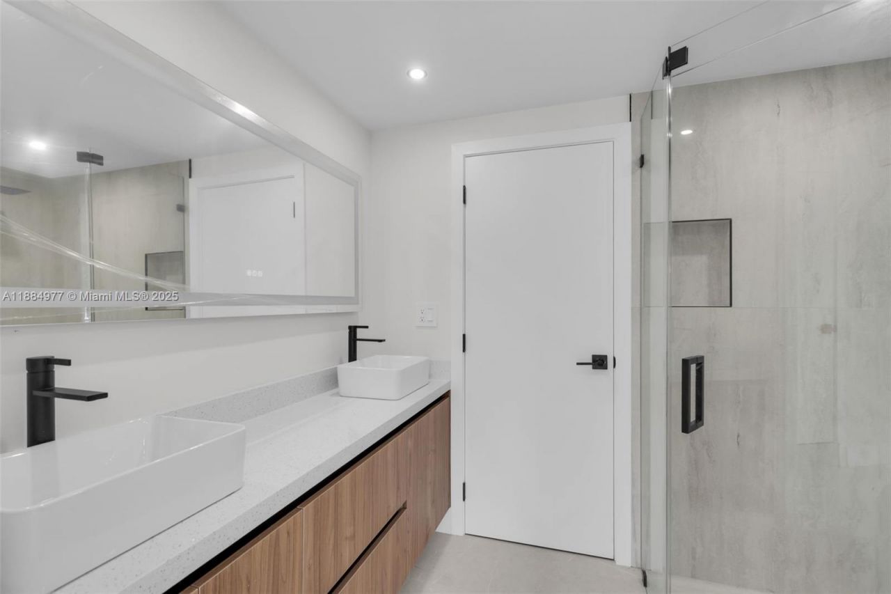 323 NW 104th Ter, Miami, FL 33150 Photo