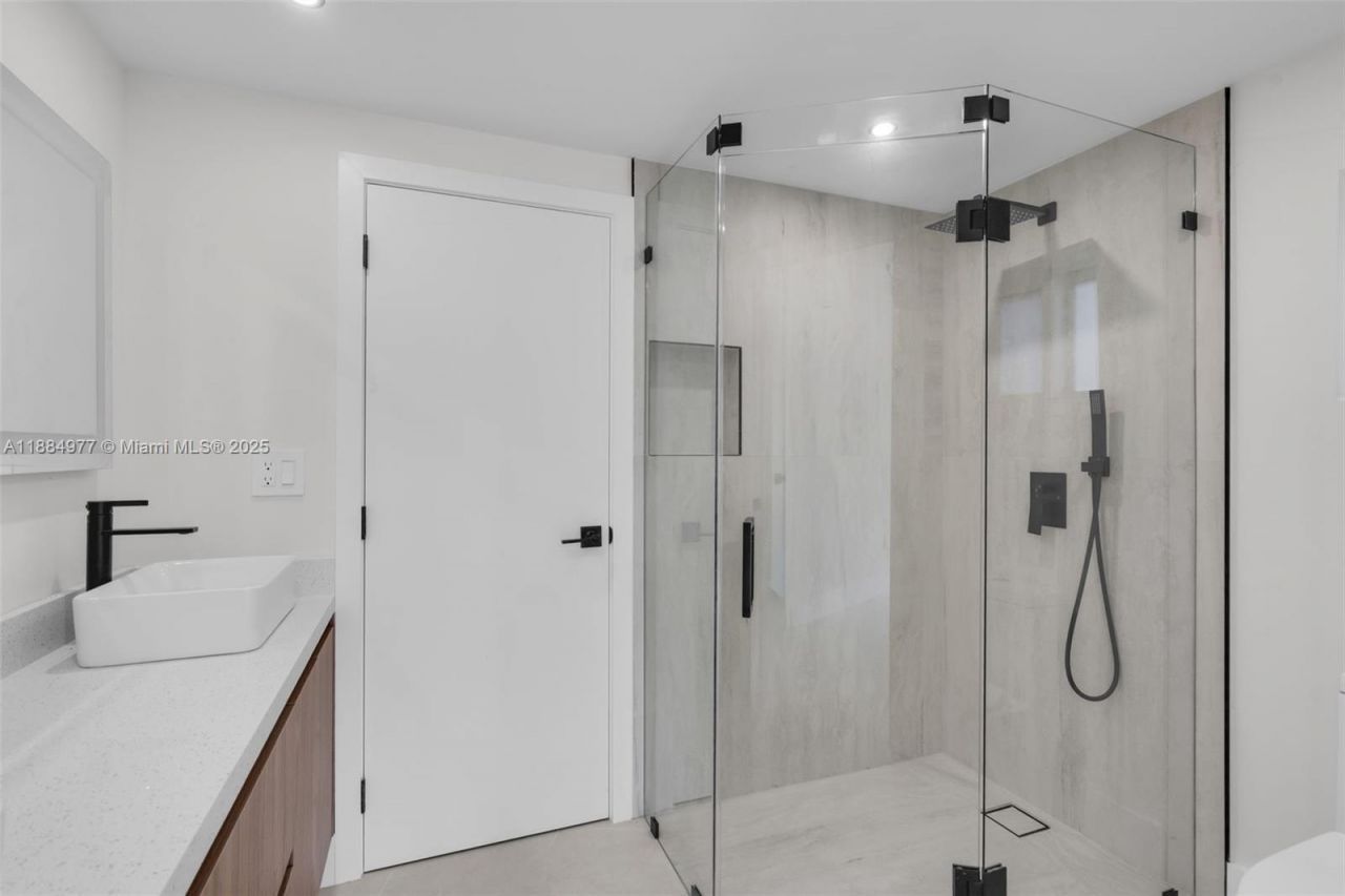 323 NW 104th Ter, Miami, FL 33150 Photo