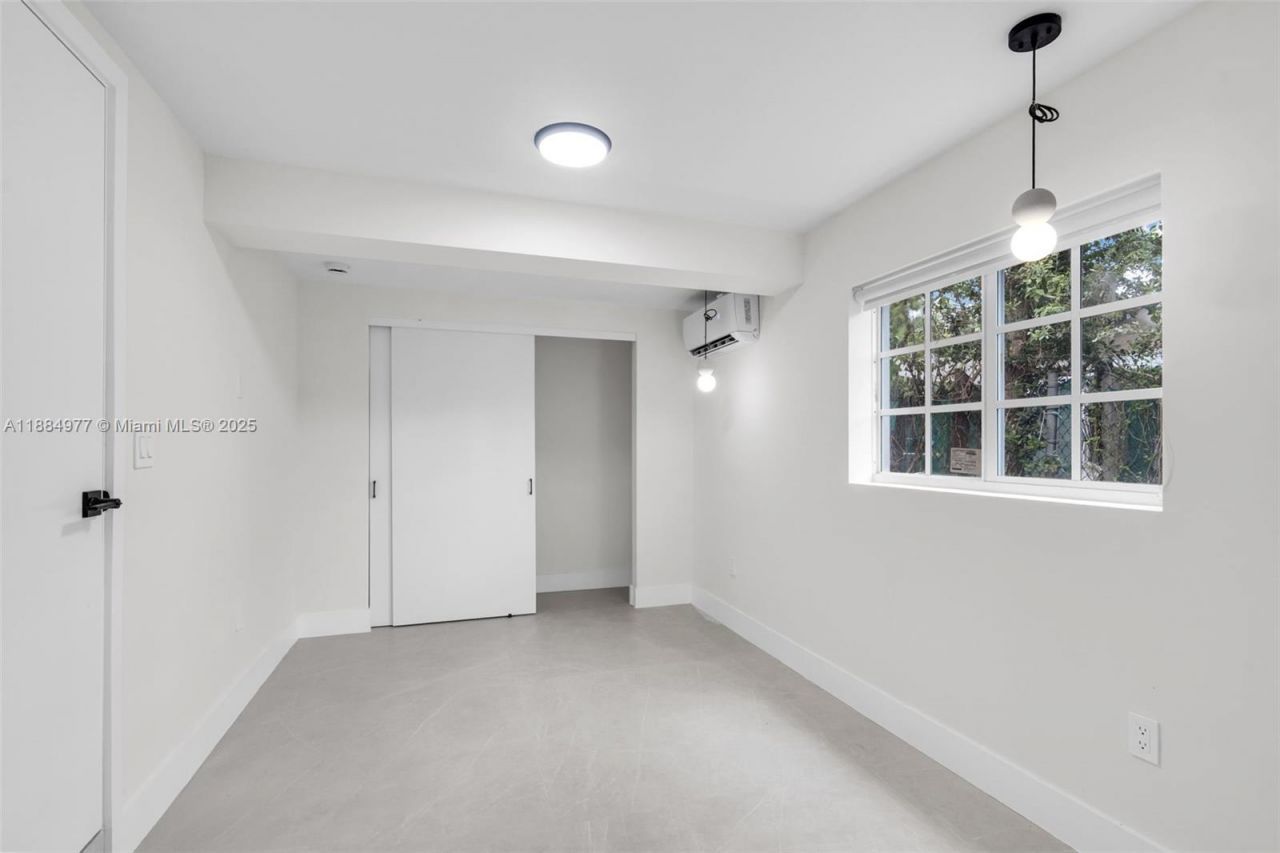 323 NW 104th Ter, Miami, FL 33150 Photo