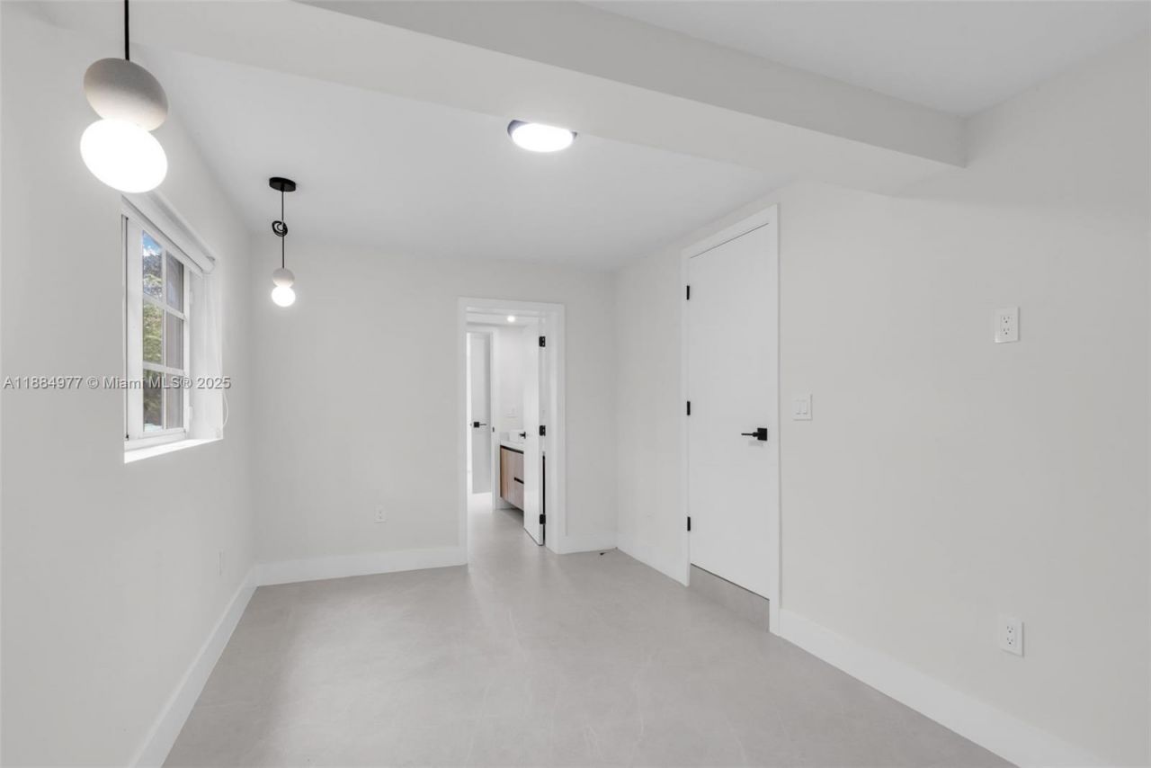 323 NW 104th Ter, Miami, FL 33150 Photo