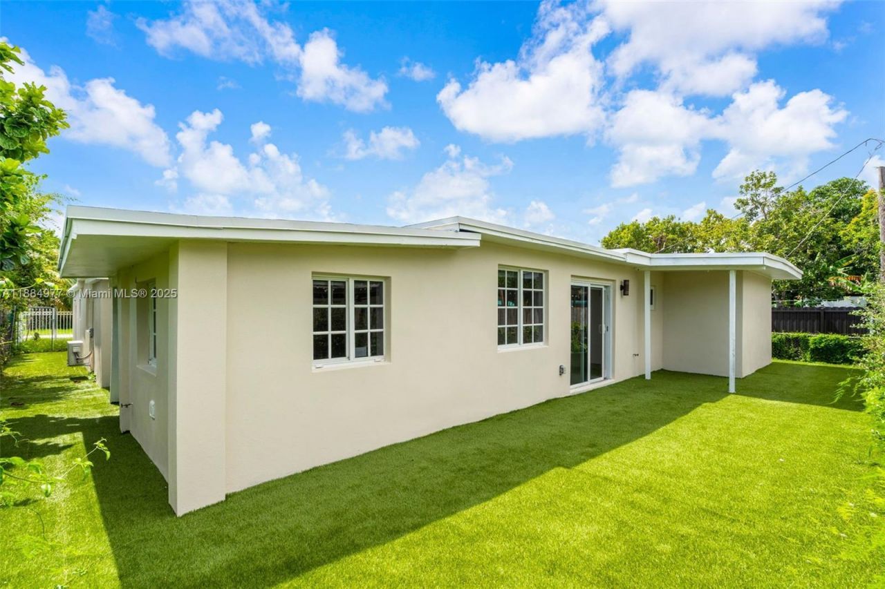 323 NW 104th Ter, Miami, FL 33150 Photo