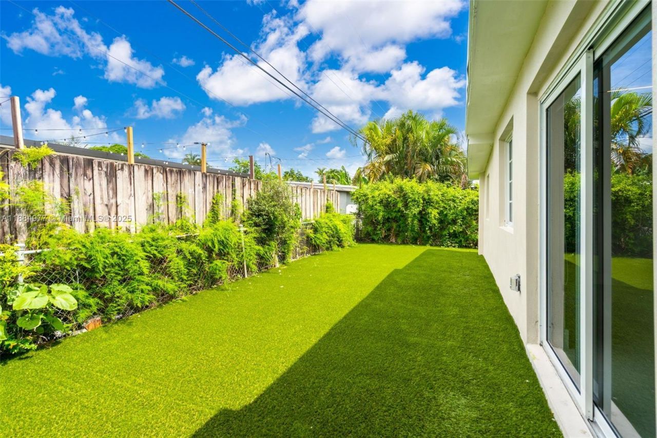 323 NW 104th Ter, Miami, FL 33150 Photo