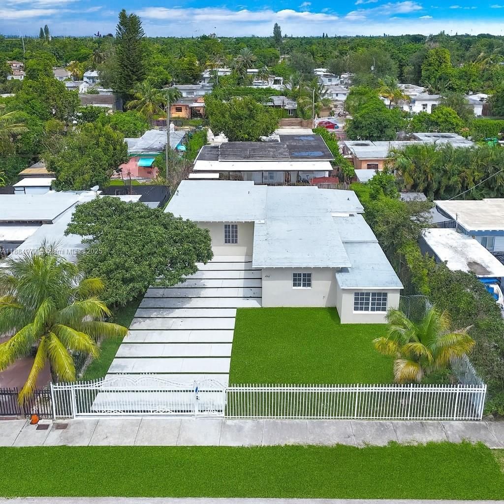 323 NW 104th Ter, Miami, FL 33150 Photo