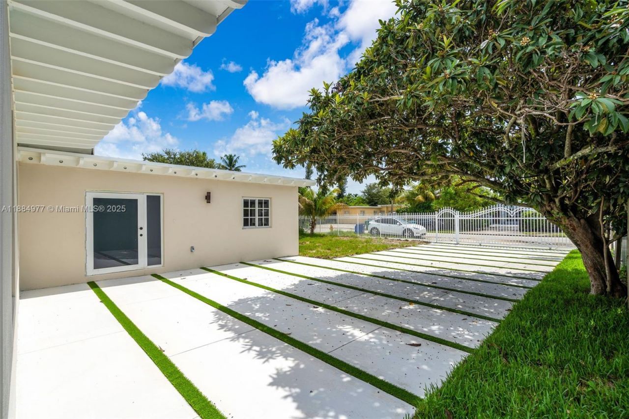 323 NW 104th Ter, Miami, FL 33150 Photo