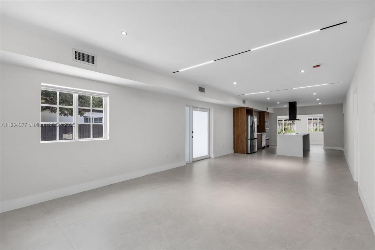 323 NW 104th Ter, Miami, FL 33150 Photo