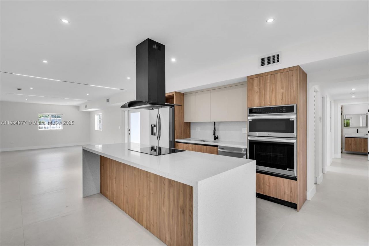 323 NW 104th Ter, Miami, FL 33150 Photo