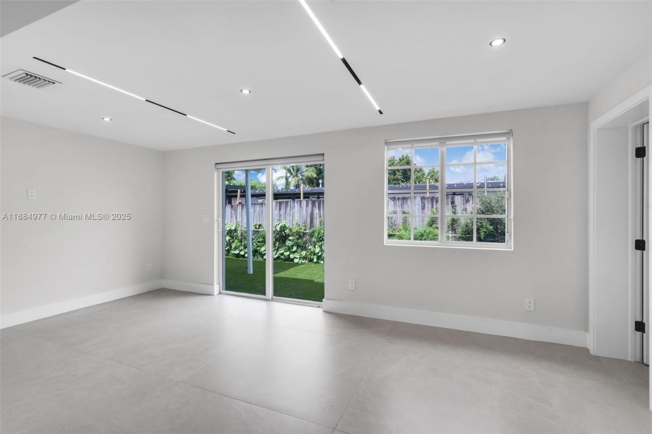 323 NW 104th Ter, Miami, FL 33150 Photo