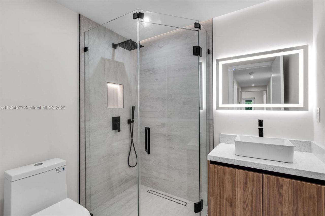 323 NW 104th Ter, Miami, FL 33150 Photo