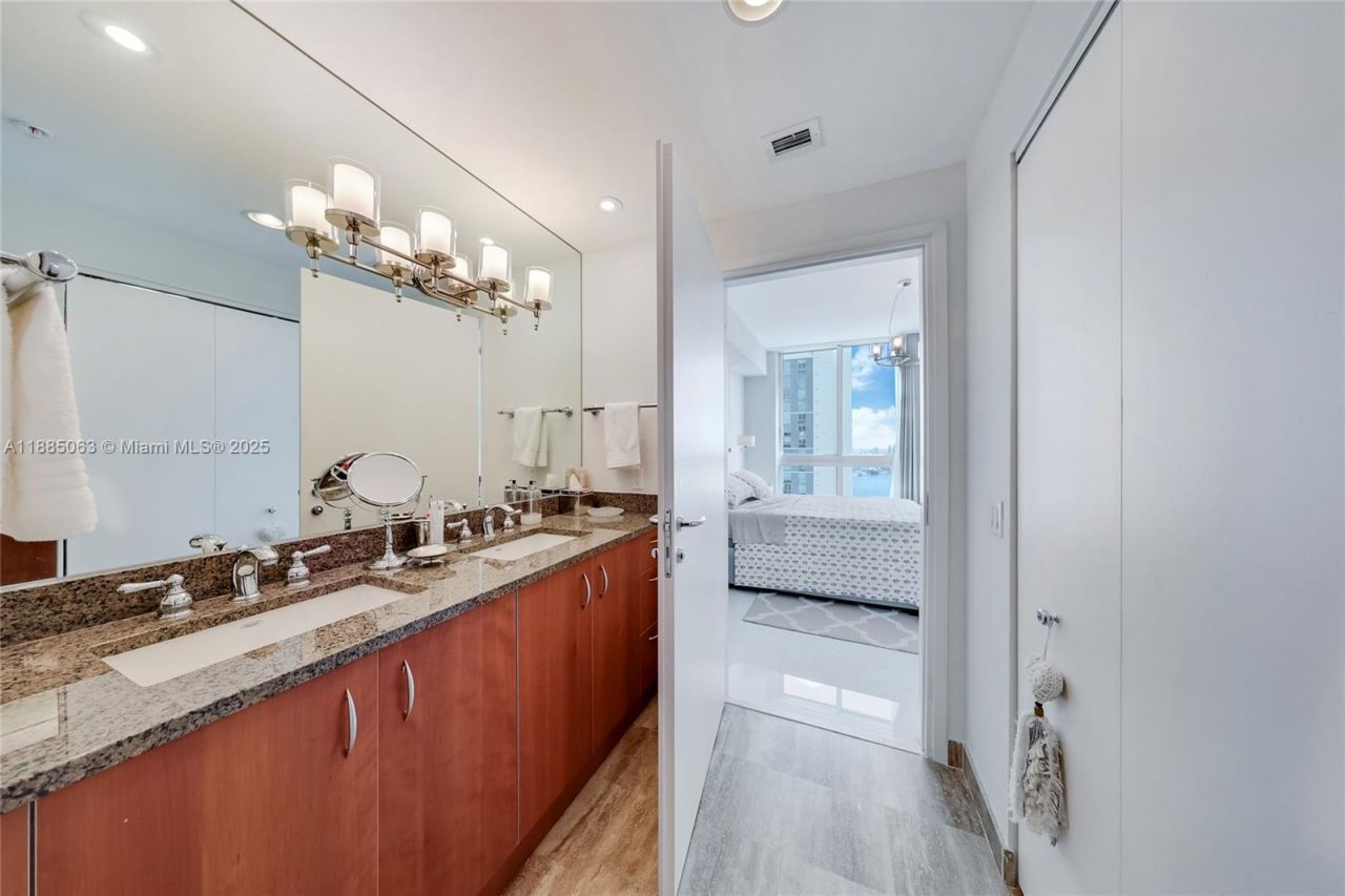 300 S Biscayne Blvd, Unit T-3312, Miami, FL 33131 Photo