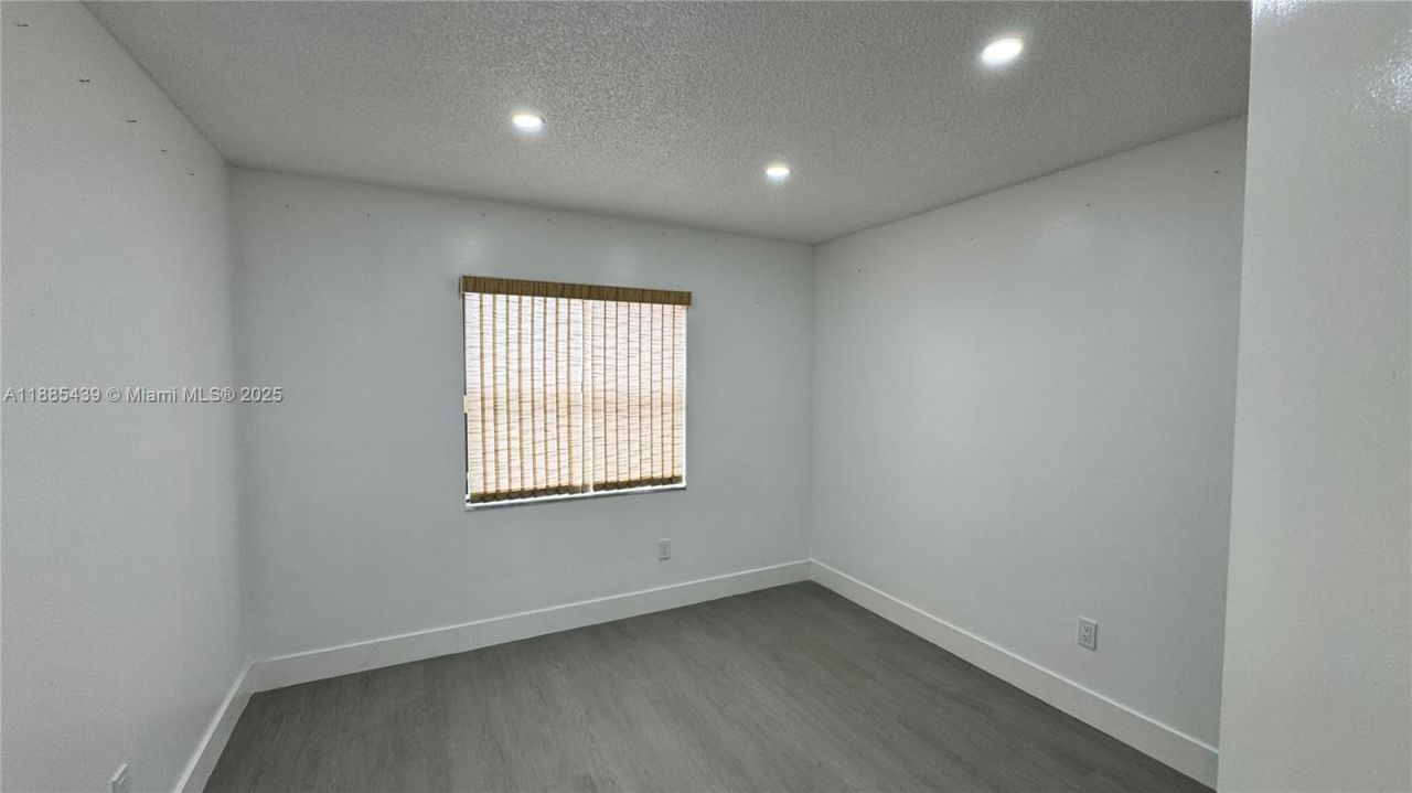 2531 W 60th Pl, Unit 105-18, Hialeah, FL 33016 Photo