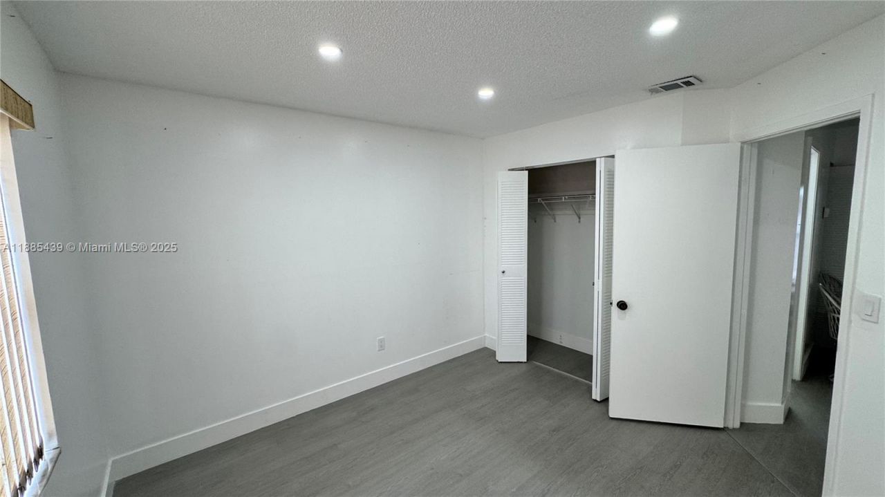 2531 W 60th Pl, Unit 105-18, Hialeah, FL 33016 Photo