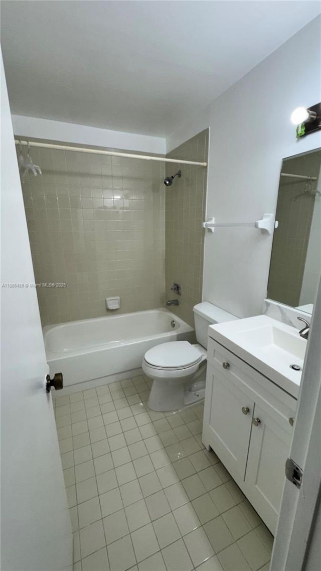 2531 W 60th Pl, Unit 105-18, Hialeah, FL 33016 Photo