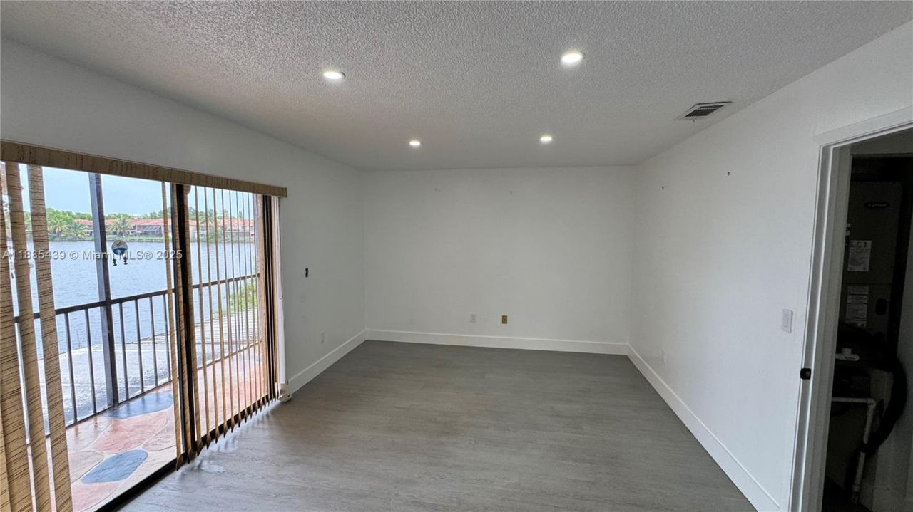 2531 W 60th Pl, Unit 105-18, Hialeah, FL 33016 Photo