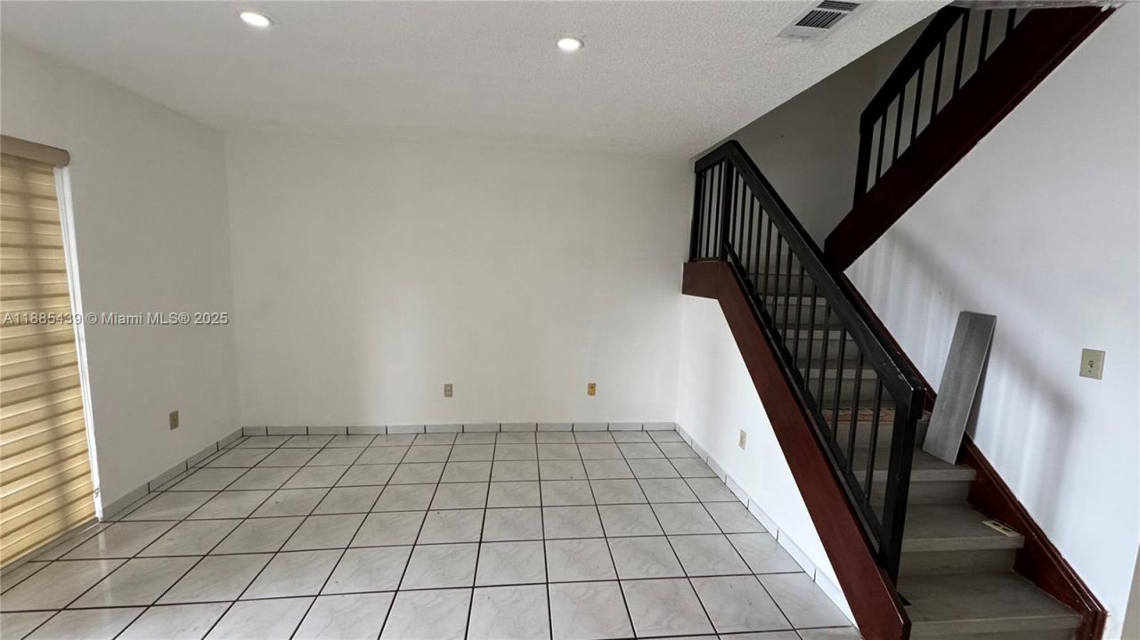 2531 W 60th Pl, Unit 105-18, Hialeah, FL 33016 Photo