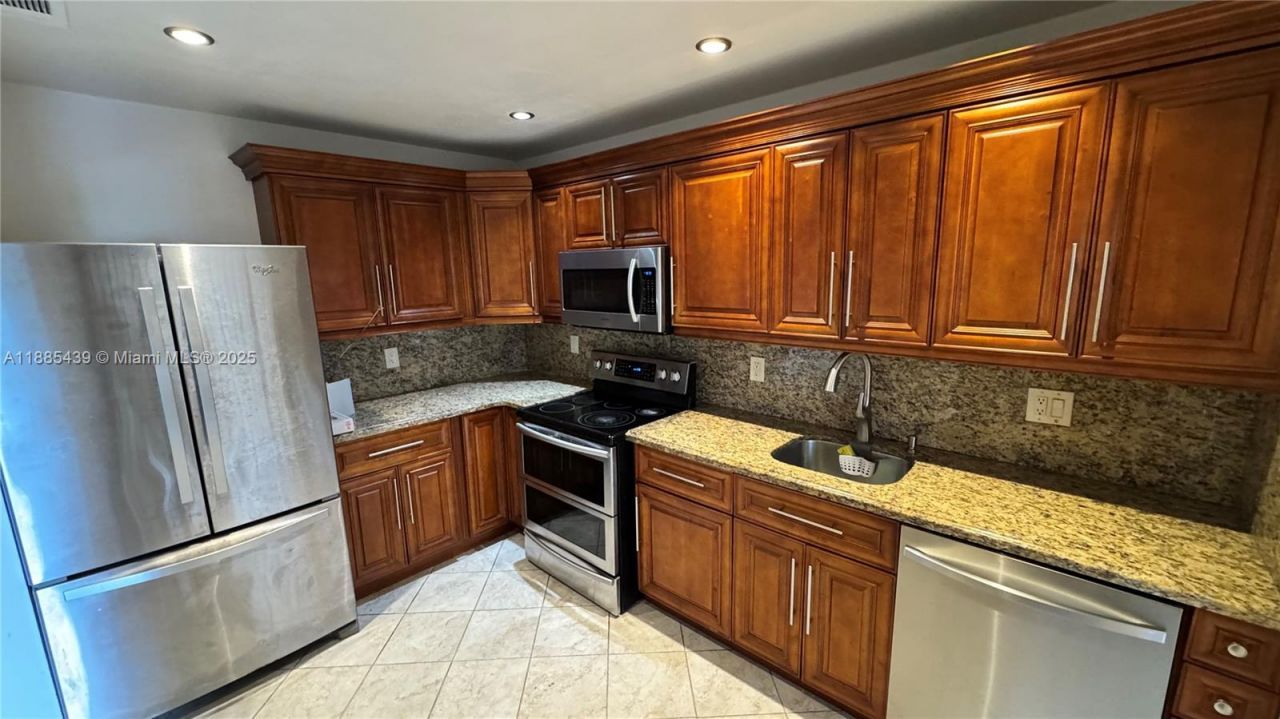 2531 W 60th Pl, Unit 105-18, Hialeah, FL 33016 Photo